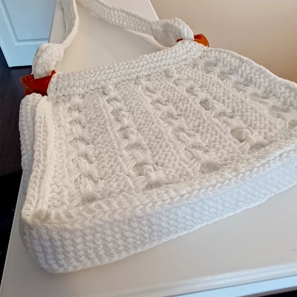 Absolutely amazing white crocheted purse. - Picture 2 of 7